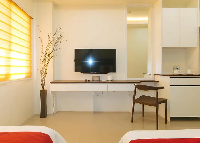 Reddoorz @ Leoncia Apartelle *
